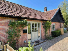 Lovely quiet cottage Sleeps 4 adults, 4 children, Dog Friendly